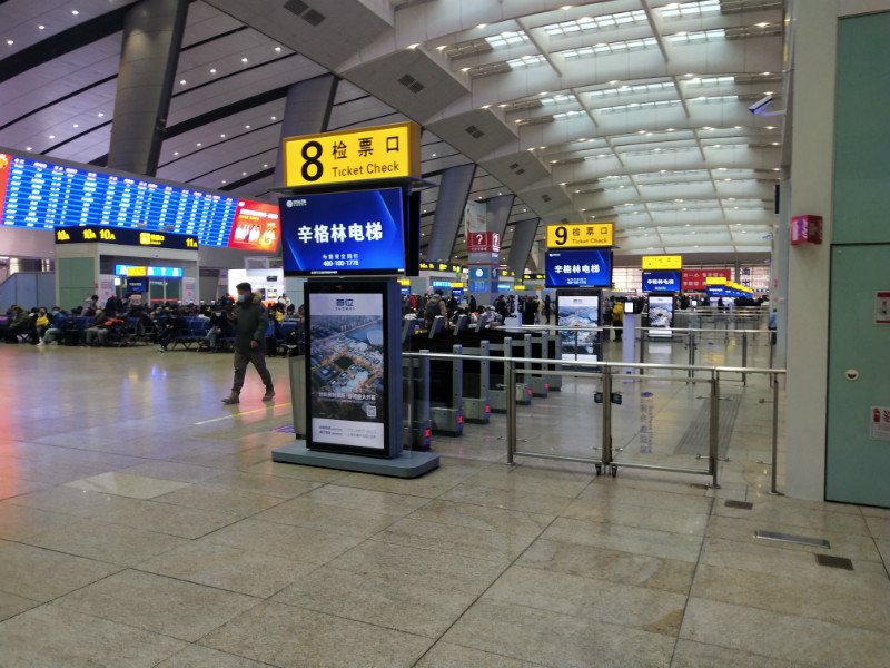 霸屏全國十大機場，300多個高鐵站點！辛格林電梯強勢展現主動安全品牌風采！